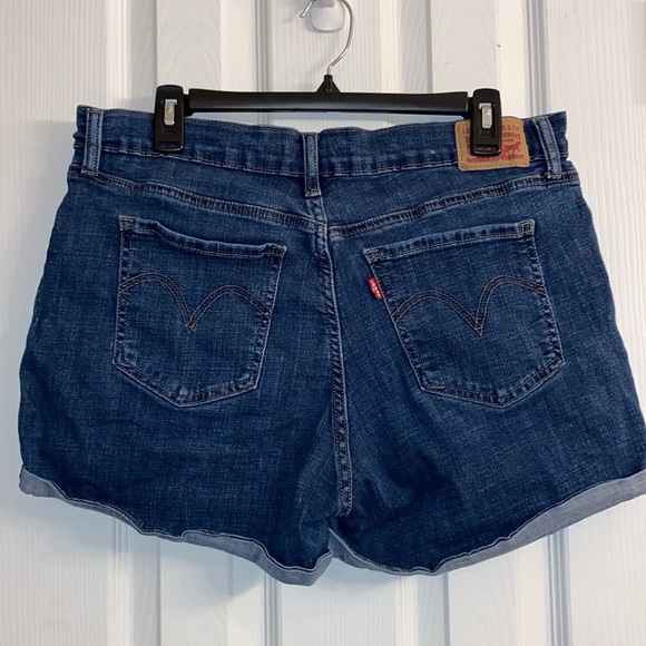Women’s LEVIS Shorts, cuffed hem, size 32 waist, Mid Length - Picture 2 of 5